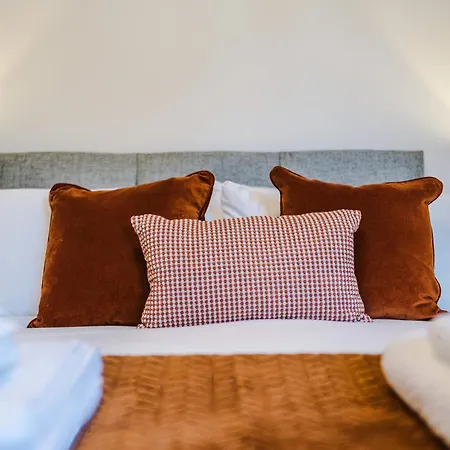 Holiday home New!- 4 Bed 3 Bath House In By Greenstay Serviced - Free Parking - Fast 250 Mbps Wi-fi - Ideal For Business, Families & Groups - Close To Centre, Airport, Etihad Stadium
