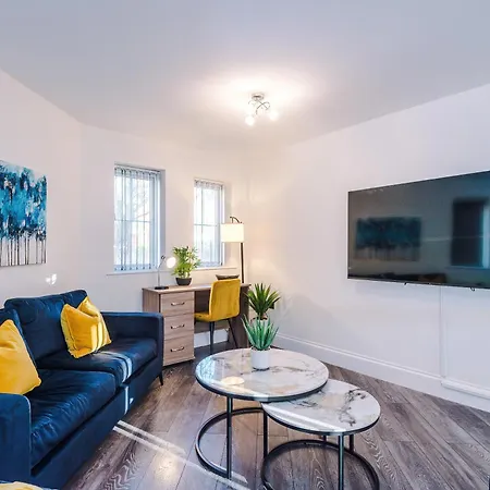 New!- 4 Bed 3 Bath House In By Greenstay Serviced - Free Parking - Fast 250 Mbps Wi-fi - Ideal For Business, Families & Groups - Close To Centre, Airport, Etihad Stadium * Manchester