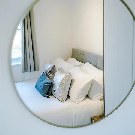New!- 4 Bed 3 Bath House In By Greenstay Serviced - Free Parking - Fast 250 Mbps Wi-fi - Ideal For Business, Families & Groups - Close To Centre, Airport, Etihad Stadium Holiday home *