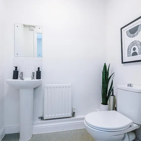 New!- Gorton Place By Greenstay Serviced - 4 Bed 3 Bath House In - Free Parking - Fast 250 Mbps Wi-fi - Ideal For Contractors, Business Travellers & Relocations - Close To Centre, Airport, Etihad Stadium - Long Wel Tatil Evi Manchester