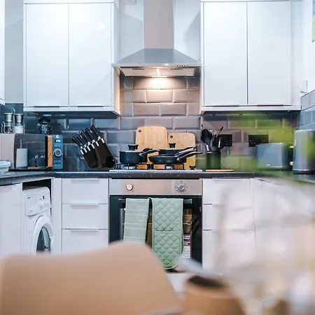 Sleeps 8, Free Parking, Stunning 3bed In Salford, Available For Long * Manchester