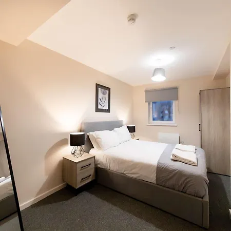Spacious & Contemporary 2 Bed