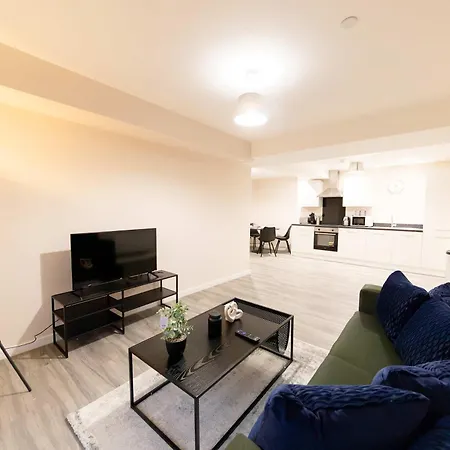 Spacious & Contemporary 2 Bed * Manchester