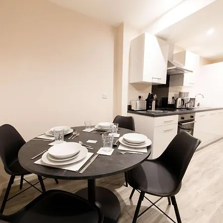 Apartment Spacious & Contemporary 2 Bed *