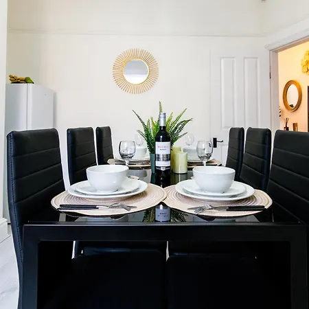 Luxe & Stylish In Near Center * Manchester