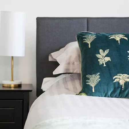 Victorian Elegance At Kingscliffe, Sleeps 17 マンチェスター