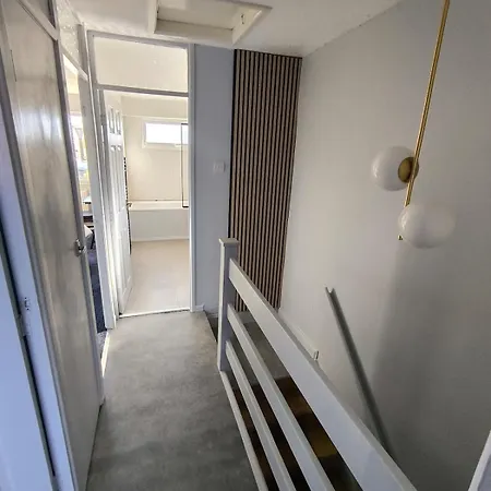 Spotless And Spacious Holiday home *