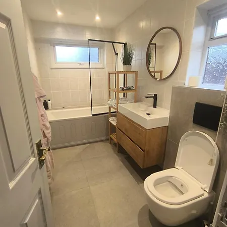 Spotless And Spacious * Manchester