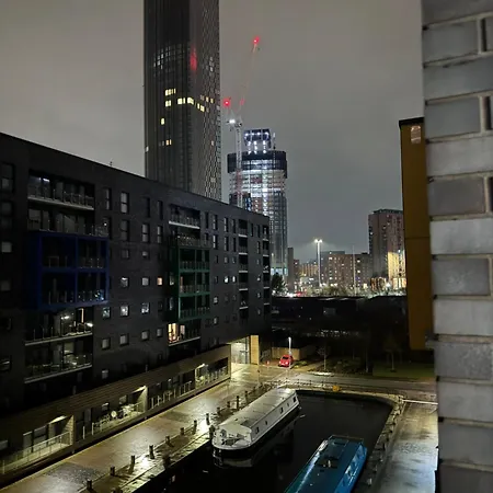Luxury 1 Bedroom Apartment, Center With Balcony *