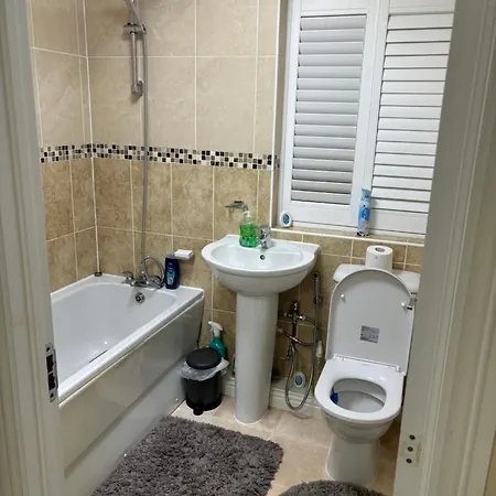 Апартаменты Affordable In A 4 Bedroom House *