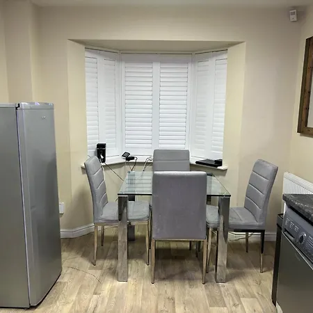 Апартаменты Affordable In A 4 Bedroom House