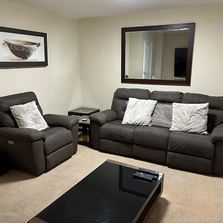 Affordable In A 4 Bedroom House Манчестер