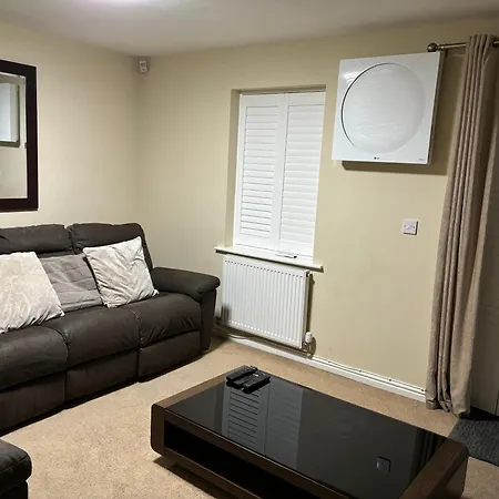 Affordable In A 4 Bedroom House Апартаменты *