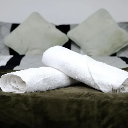 Apartment Cozy Place In Salford, Sleeps 8, 4 Bedroom, 5 Beds Manchester
