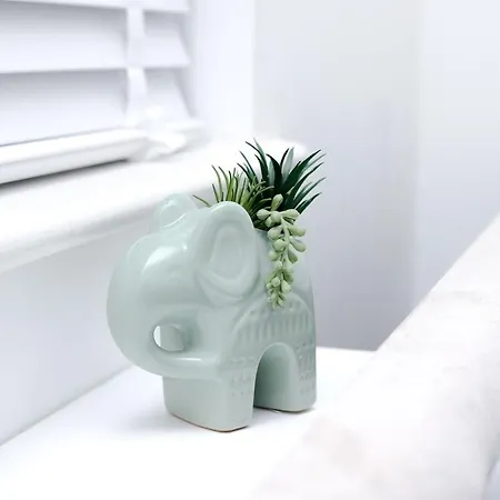 Cozy Place In Salford, Sleeps 8, 4 Bedroom, 5 Beds