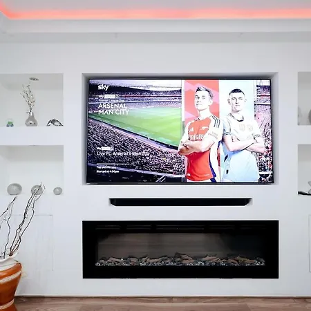 アパート Cozy Place In Salford, Sleeps 8, 4 Bedroom, 5 Beds