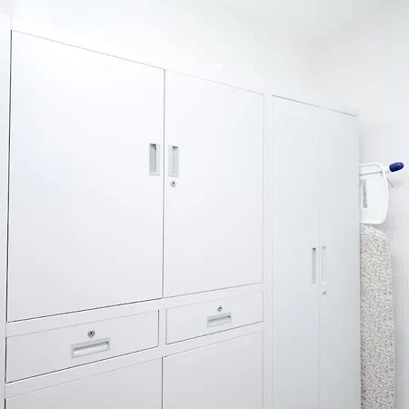 Cozy Place In Salford, Sleeps 8, 4 Bedroom, 5 Beds マンチェスター