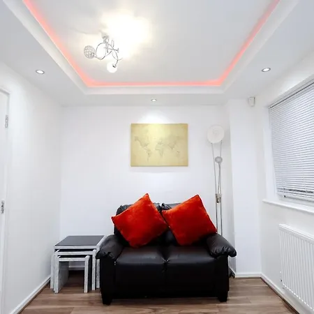 Cozy Place In Salford, Sleeps 8, 4 Bedroom, 5 Beds 公寓 曼彻斯特