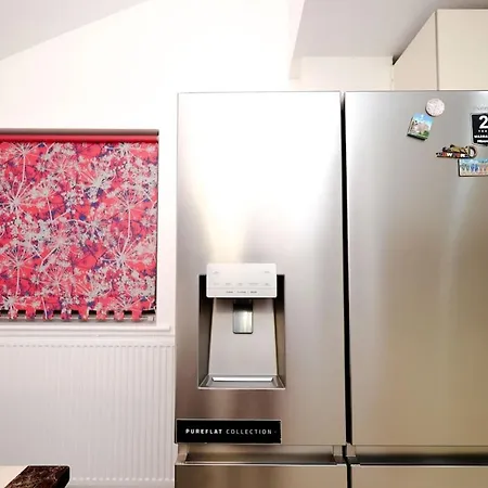 アパート Cozy Place In Salford, Sleeps 8, 4 Bedroom, 5 Beds *