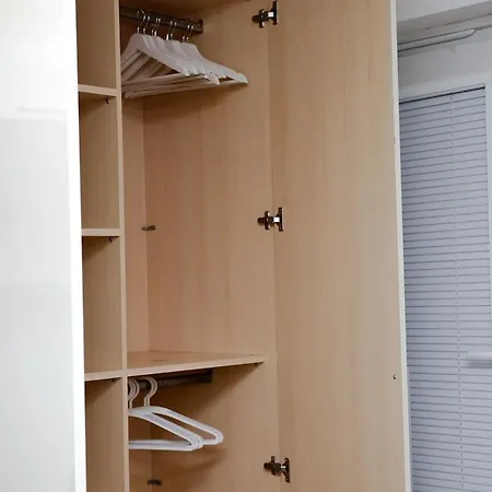 Cozy Place In Salford, Sleeps 8, 4 Bedroom, 5 Beds Apartment
