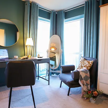 Nyaraló Luxury Three Story Townhouse Free Parking On Drive