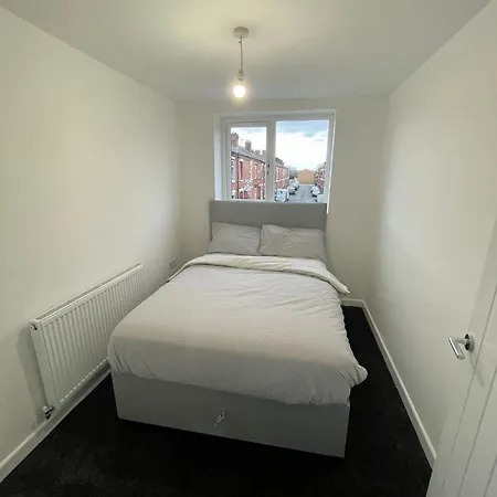 Modern 5 Bedroom House Holiday home Manchester
