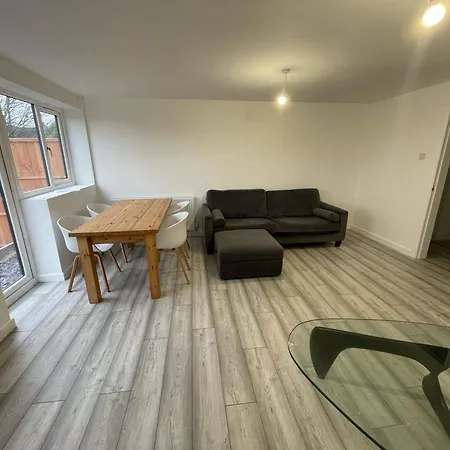 Modern 5 Bedroom House Holiday home Manchester