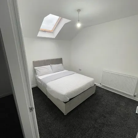Modern 5 Bedroom House Holiday home Manchester