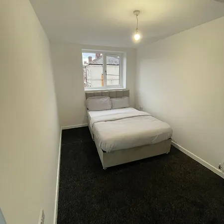 Modern 5 Bedroom House Holiday home