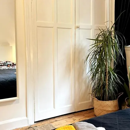 Blackley Rustic Gem A Suburb Hideaway Vakantiehuis