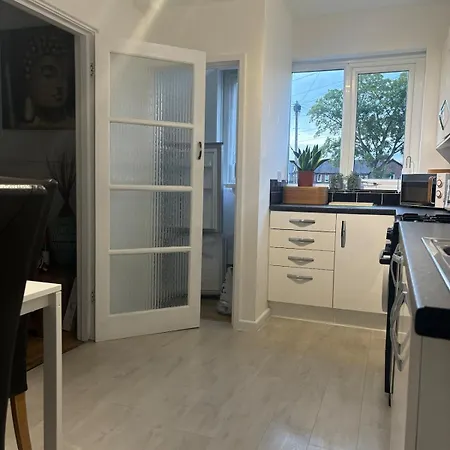 Blackley Rustic Gem A Suburb Hideaway