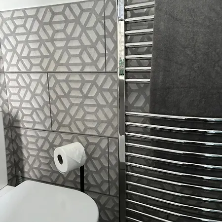 Blackley Rustic Gem A Suburb Hideaway *