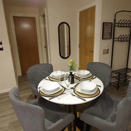 Lägenhet 2 Bed 2 Bath Close To Ctre Sleeps 5 -free Parking *