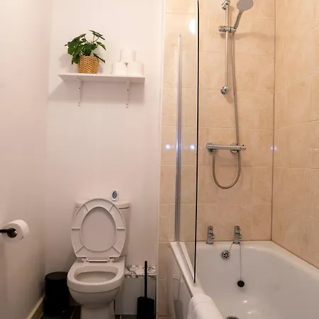 Apartamento Modern Bright In Salford With Private Parking Manchester