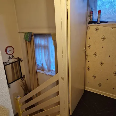 Thornsett Close Проживание в семье