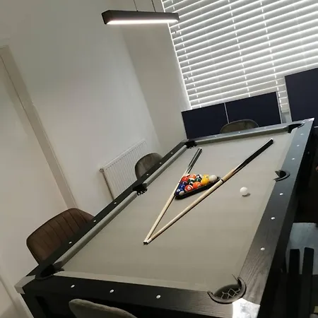 Holiday home Haven Noir By Cefas - Pool Table - & Man Utd Manchester
