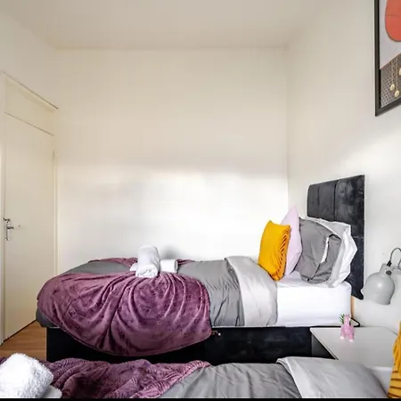 Hillside Haven In Manchester