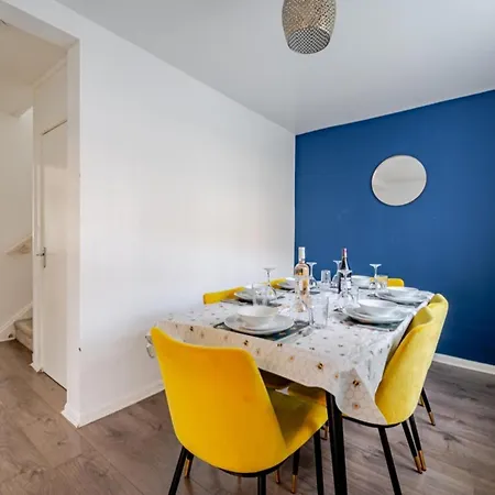 Hillside Haven In Holiday home Manchester
