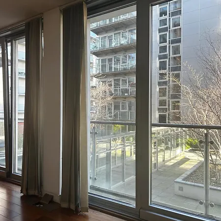 1 Bed Flat - Sleeps 2 - Garden - Parking Appartement Manchester