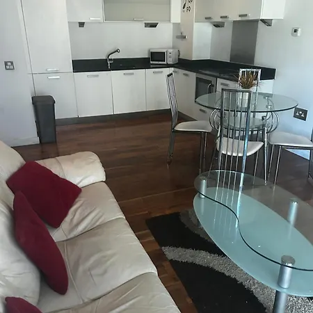 1 Bed Flat - Sleeps 2 - Garden - Parking Appartement *