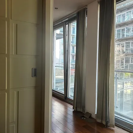 1 Bed Flat - Sleeps 2 - Garden - Parking Appartement Manchester