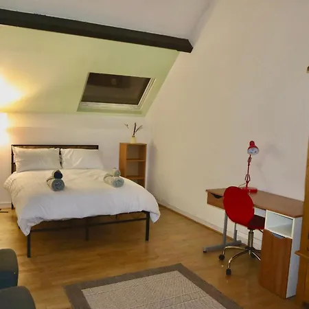 אתר קמפינג The Church E מנצ'סטר