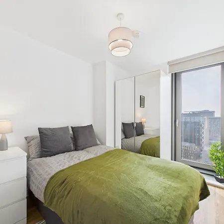 Cosy 2br In Media Manchester