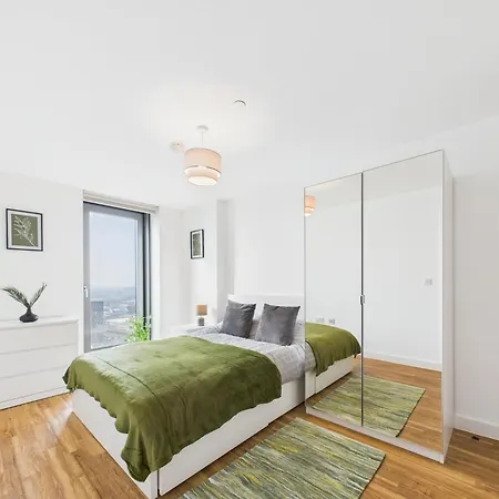 Cosy 2br In Media Manchester