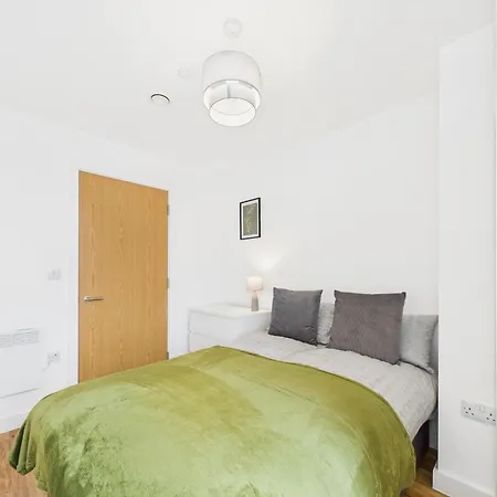 Cosy 2br In Media Apartment