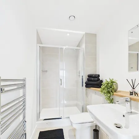Cosy 2br In Media Manchester
