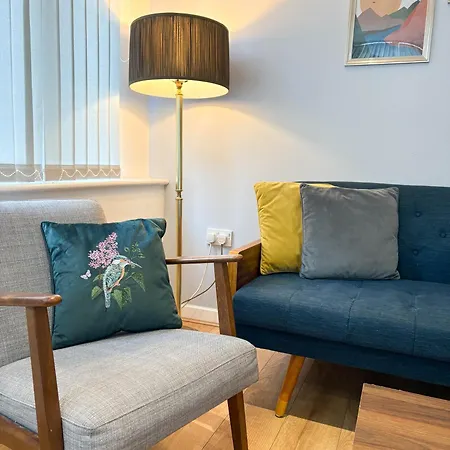 Апартаменты Spacious 2br 2ba Centre Sleeps 5 *