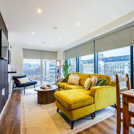 Vibrant In Salford Quays Apartment Manchester
