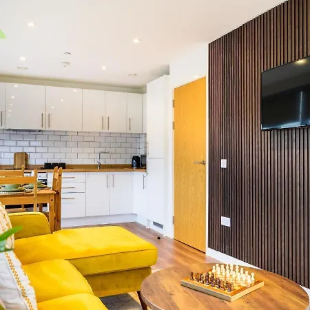 Apartment Vibrant In Salford Quays Manchester