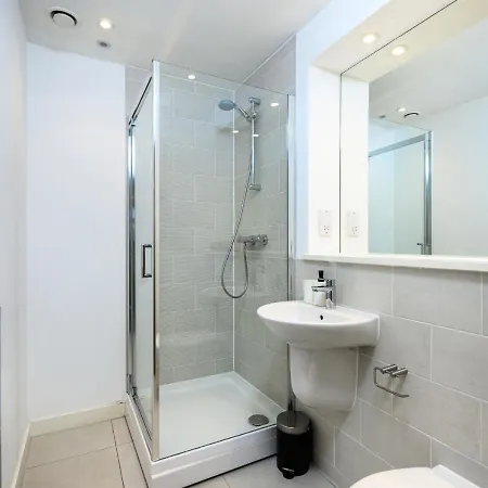 Apartment Vibrant In Salford Quays Manchester